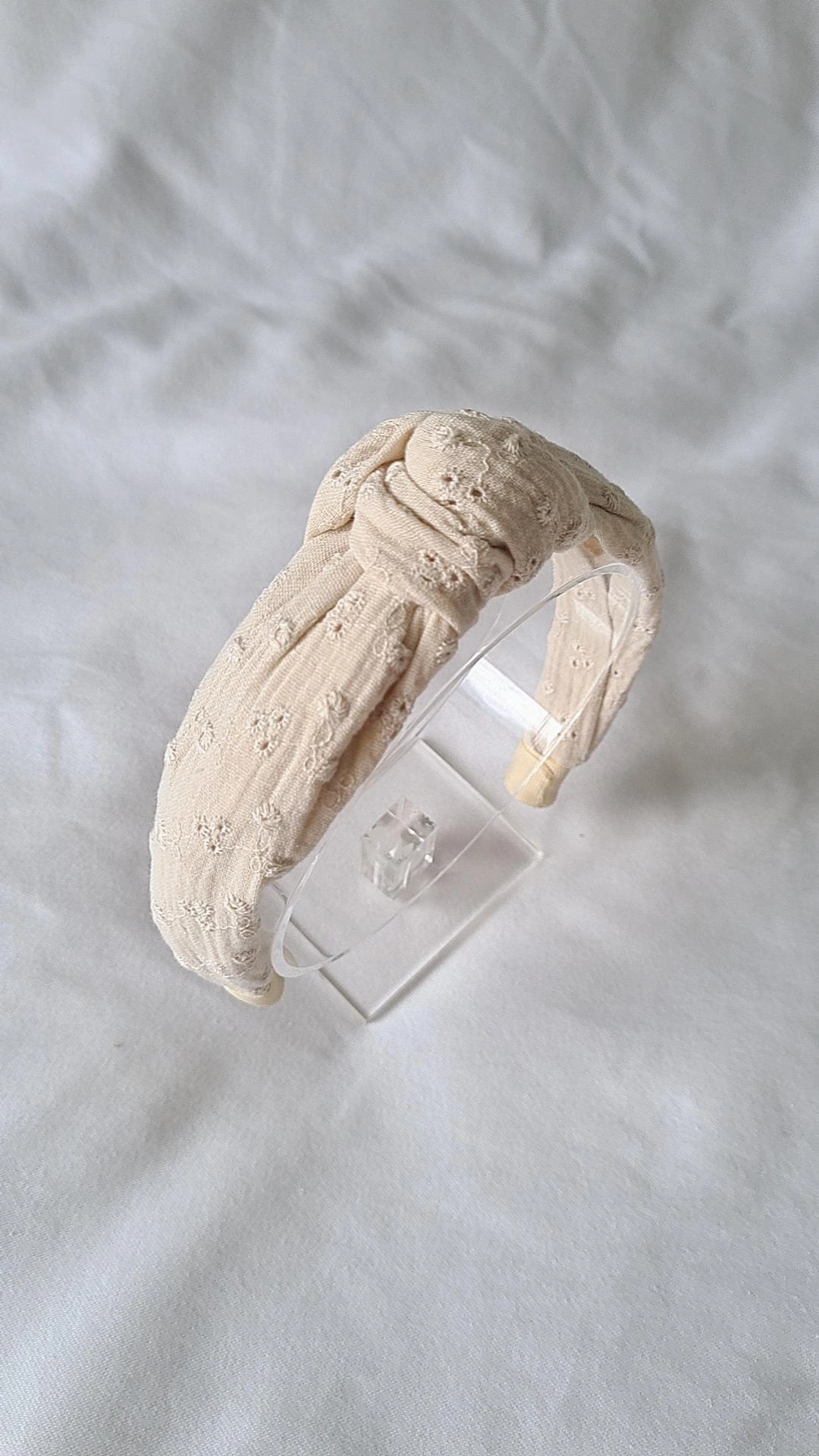 By Mév - Embrodery Creme Knot