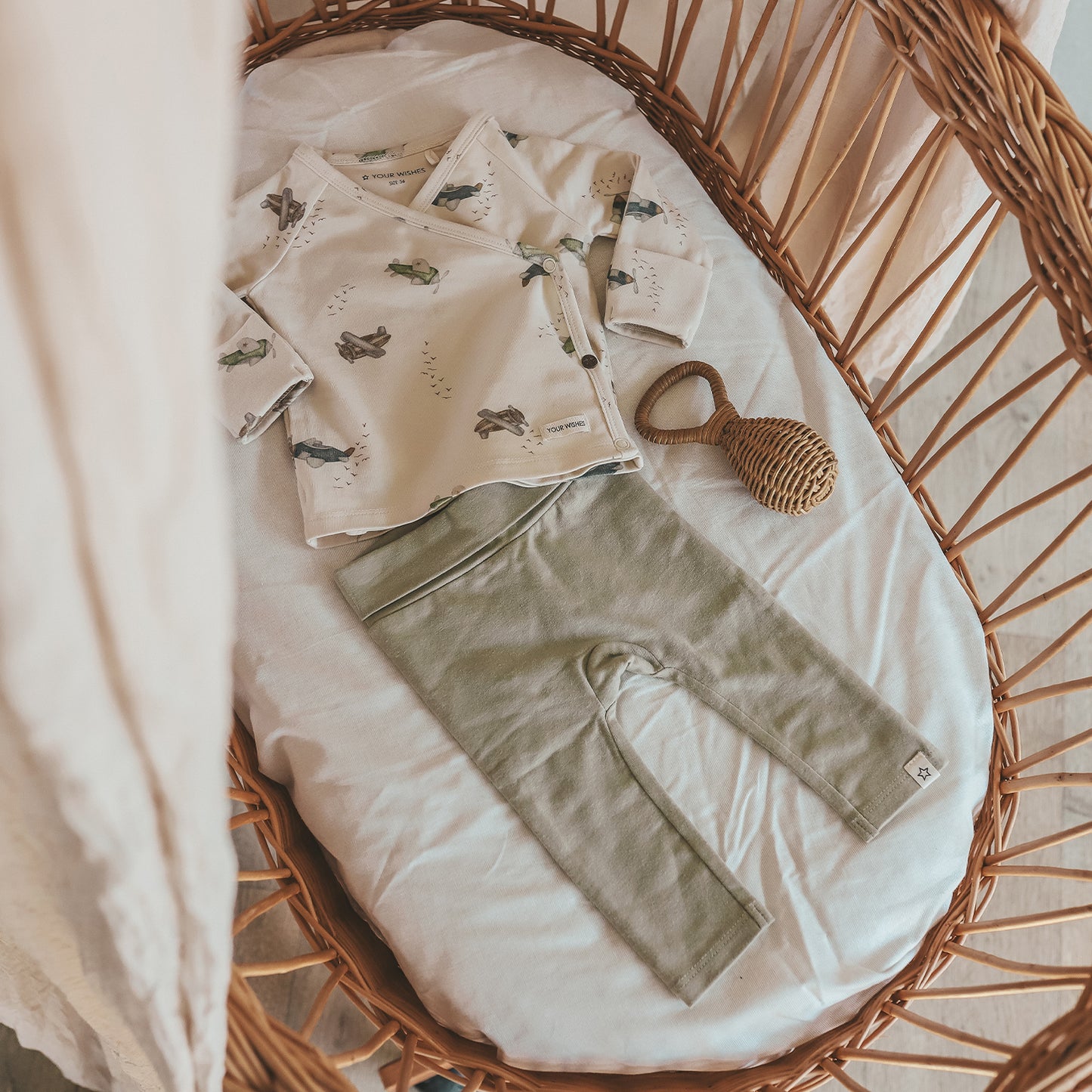 Solid | Fitted pants